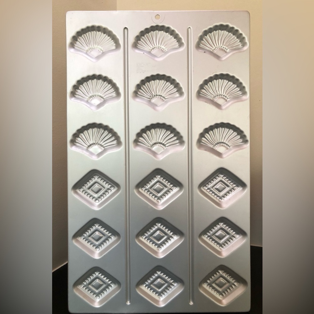 WILTON Barcelona Classic Baking Cookie Mold Pan- Vintage 1984 #2306-106